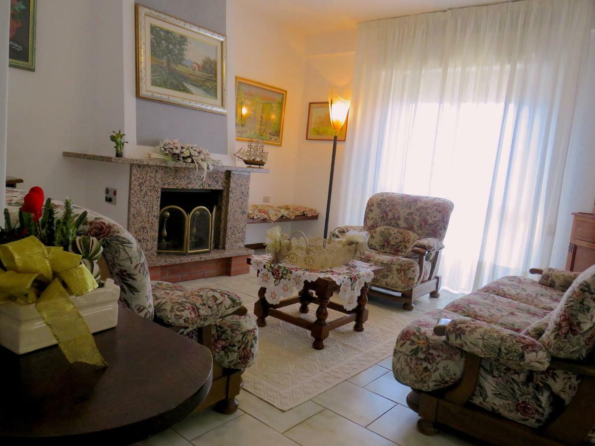 Grazia Appartamento Family Barga Bagian luar foto